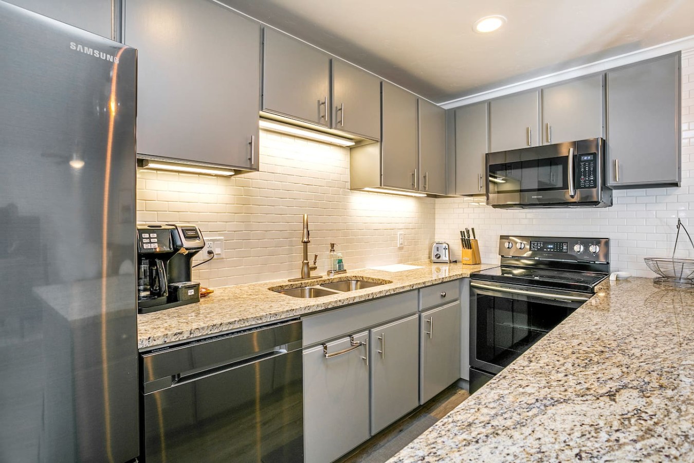Walkable Vail Condo with Mtn Views 3