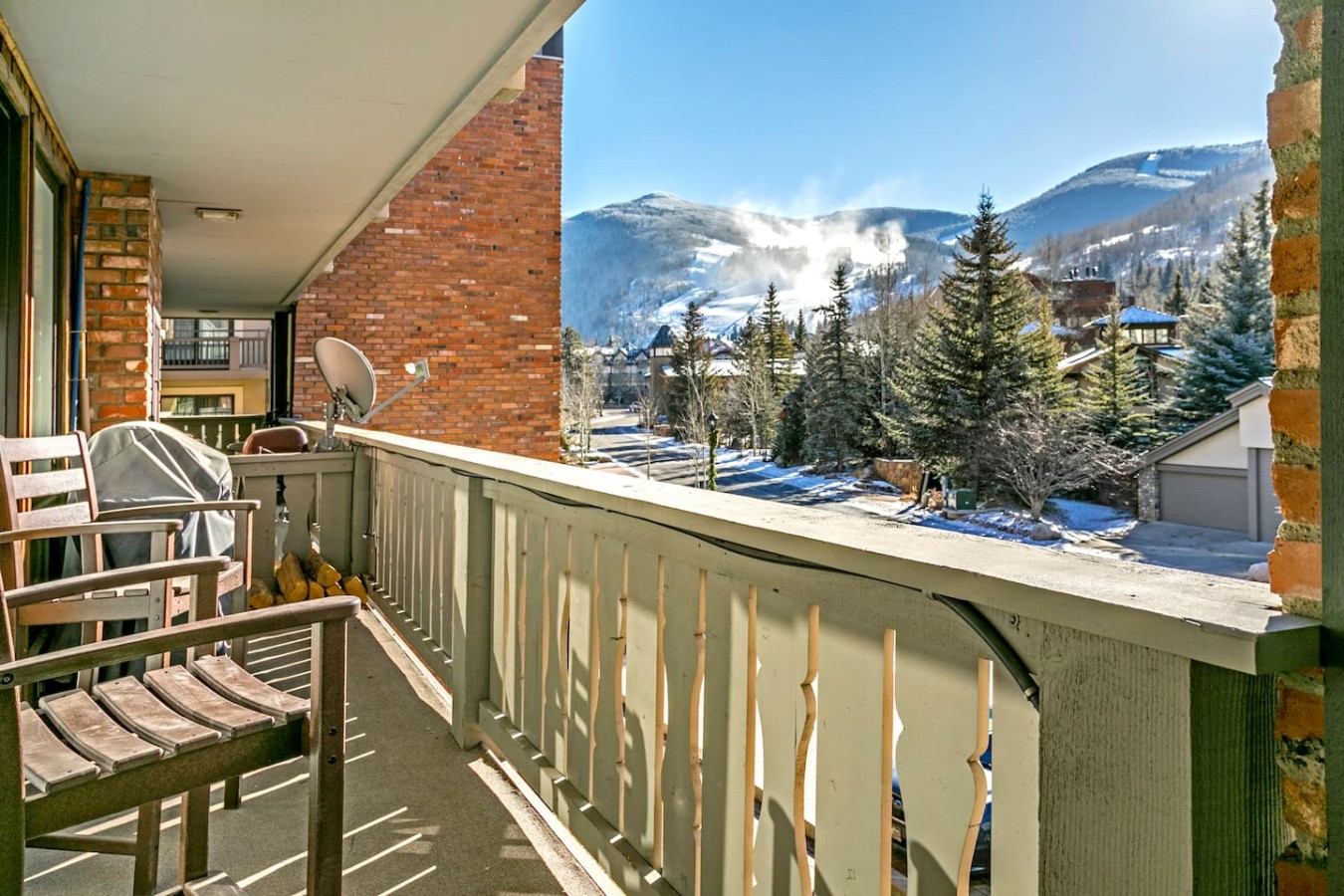Walkable Vail Condo with Mtn Views 5