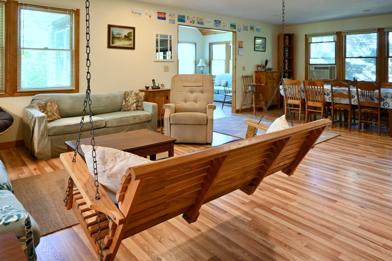 Beach n’ Bunks | Old School Cape | Walk to Beach!
