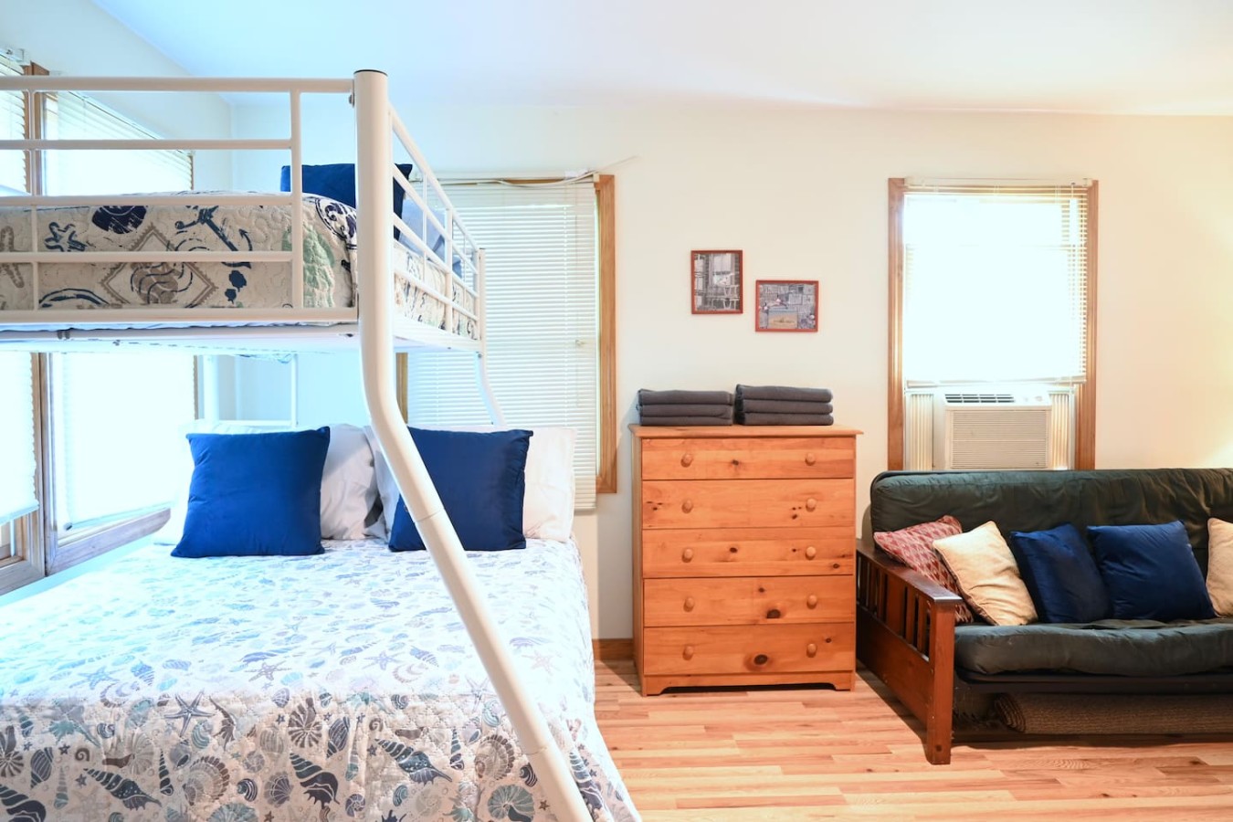 Beach n’ Bunks | Old School Cape | Walk to Beach!