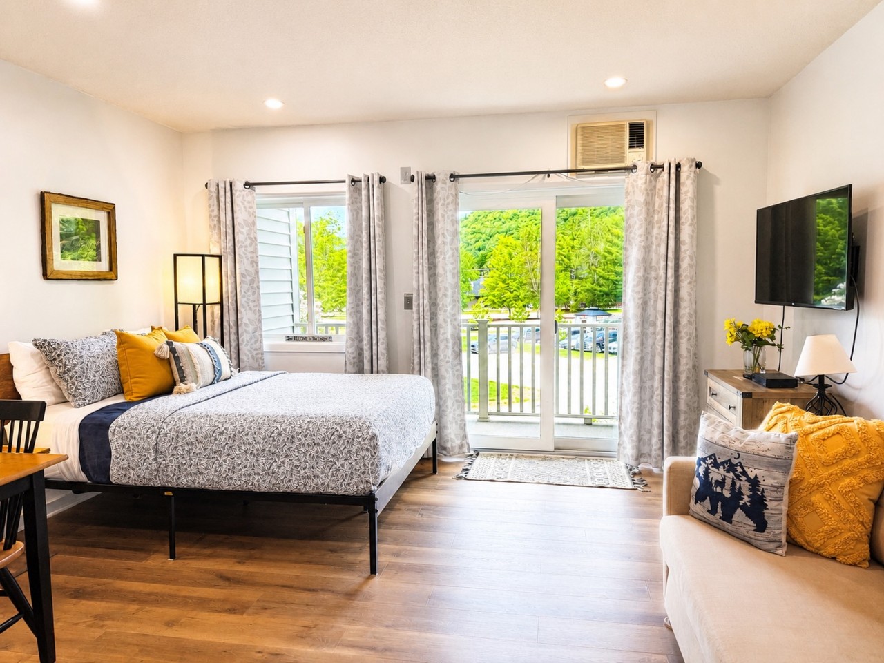 Studio Condo | Balcony | Pool & Hot Tub