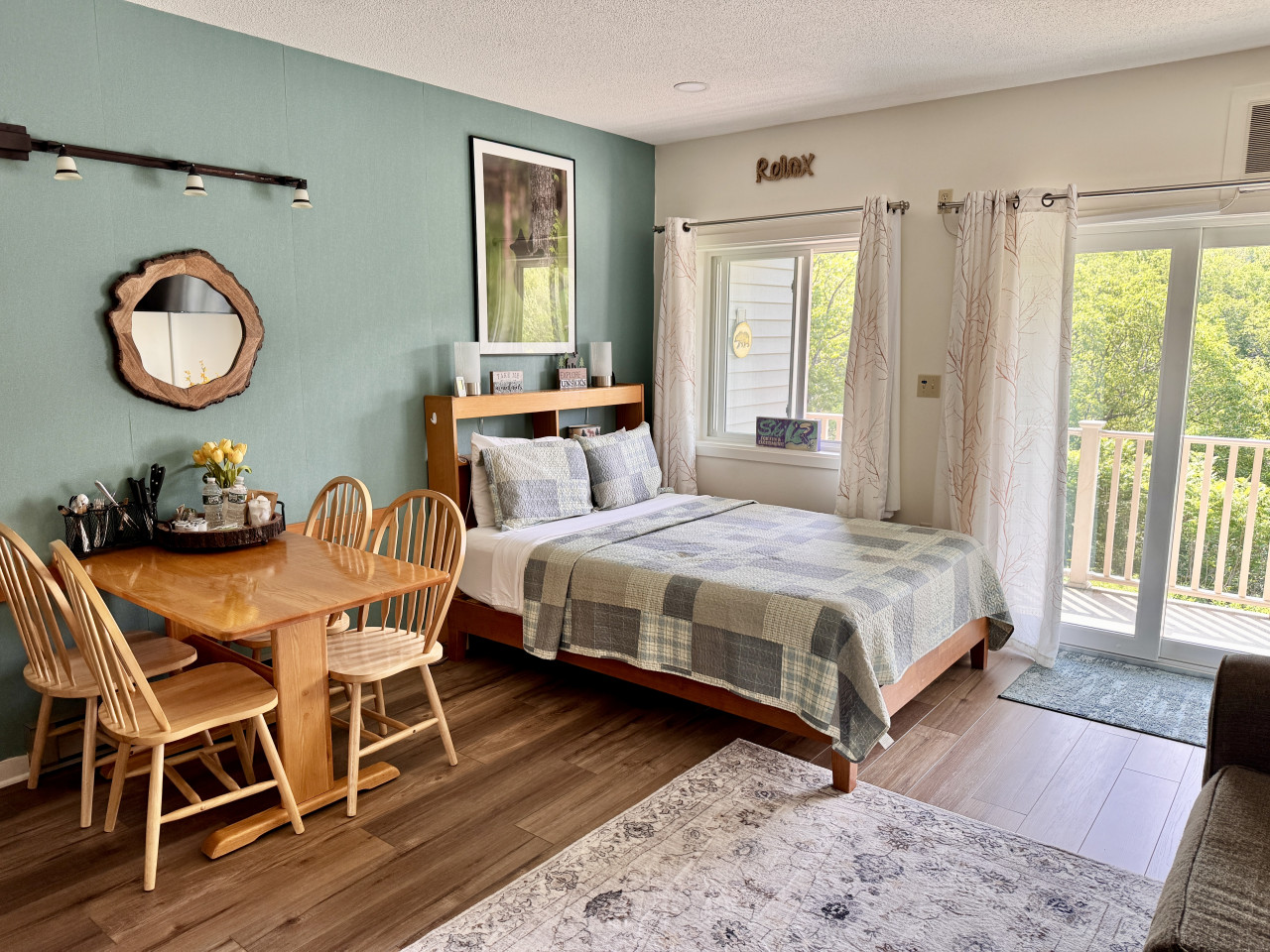 5-Star Studio | Direct River & Mountain View