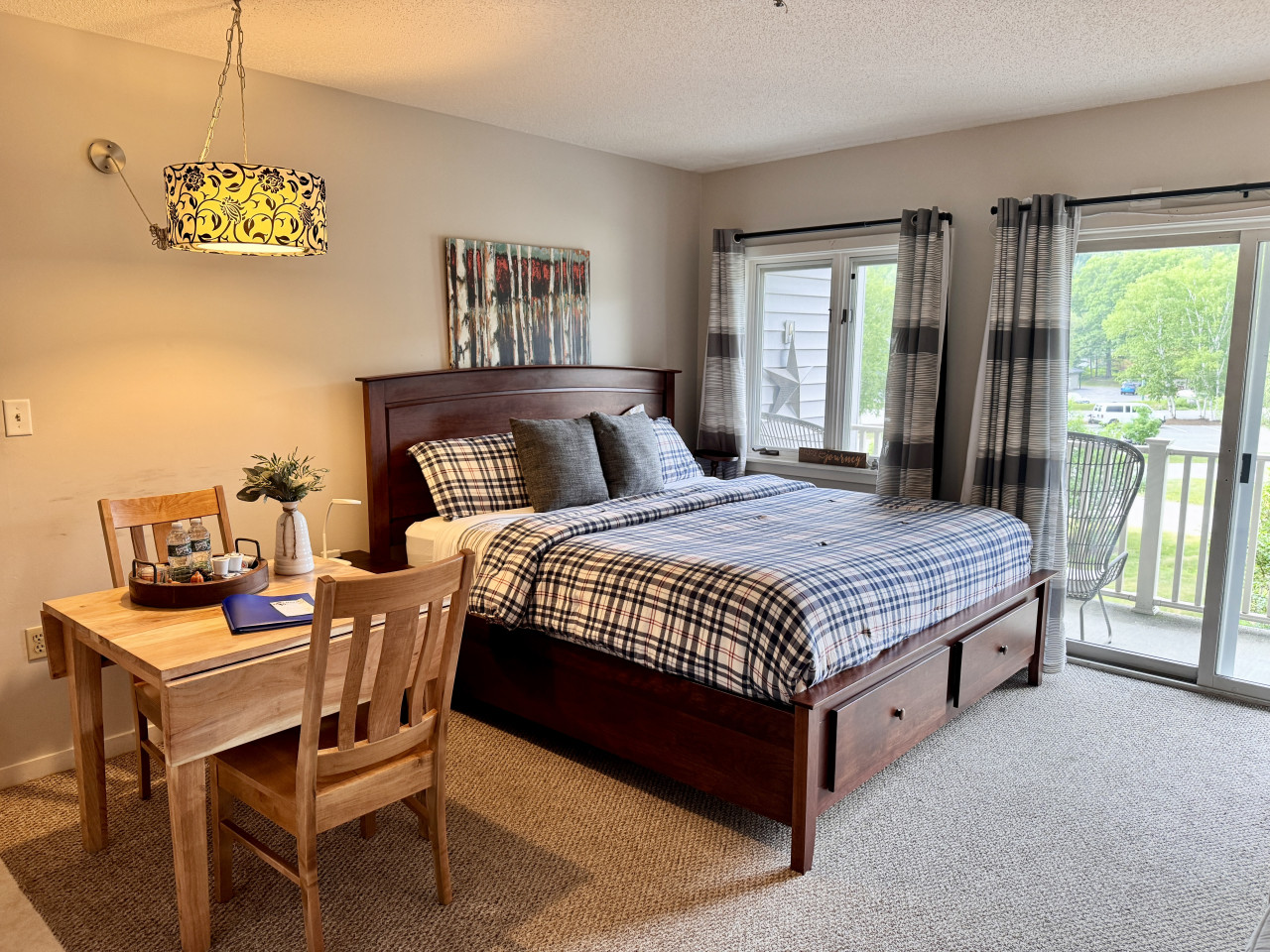 Studio | King Bed | In-Unit Fireplace
