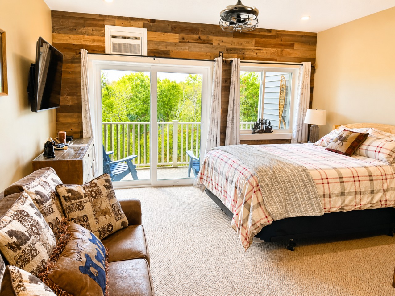 5-Star Studio | Direct River & Mountain View