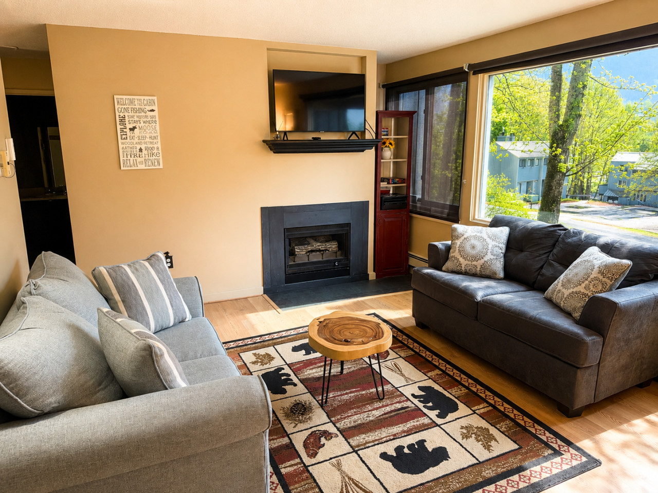 5-Star 2BR Townhouse | King Bed | Mountain View
