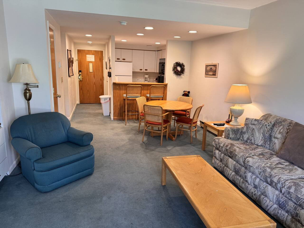 Lock-Off Studio | Murphy Bed | Full Kitchen