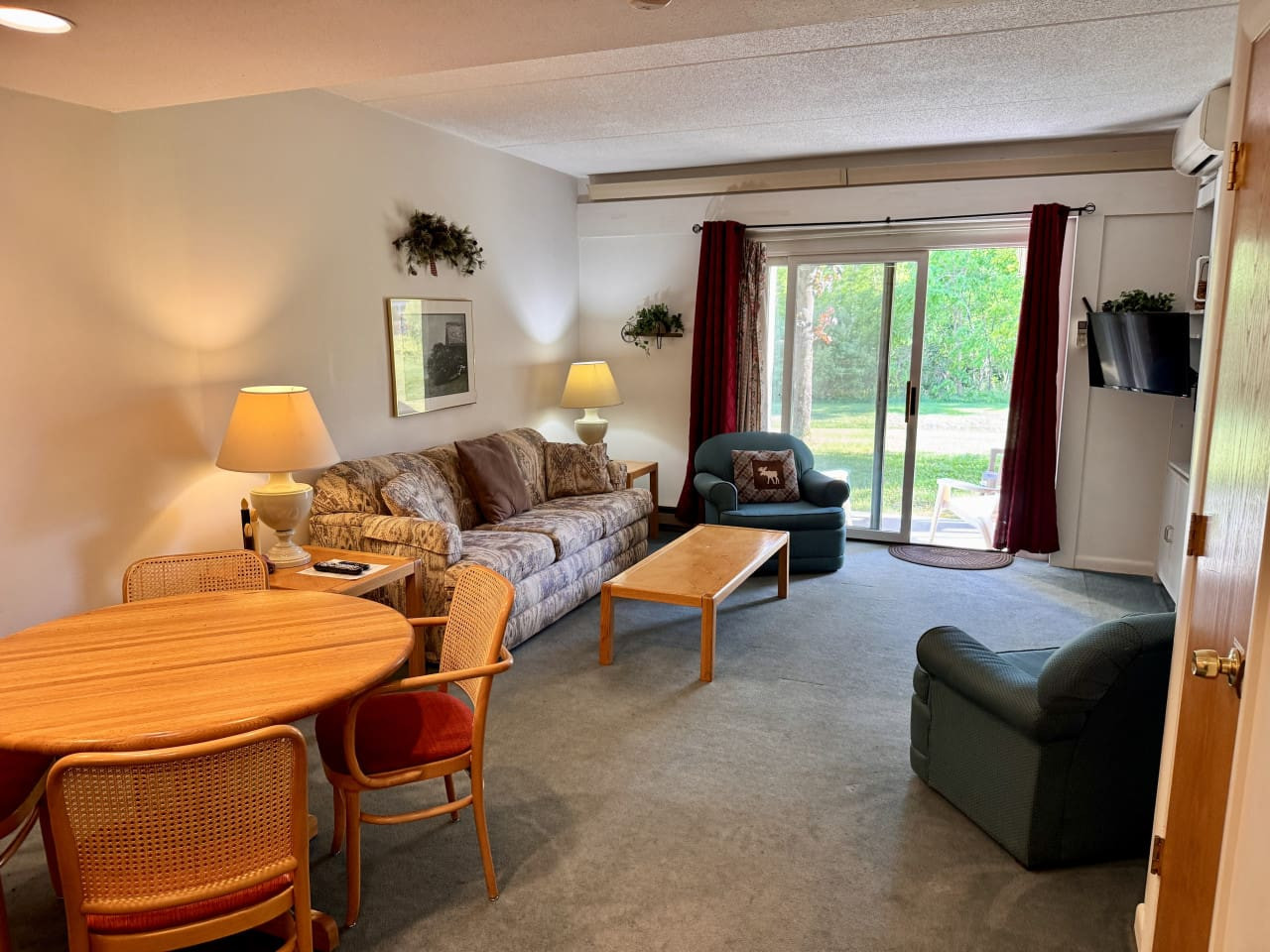 5-Star 2BR Condo | King Bed | Sleeps 7 | Jacuzzi