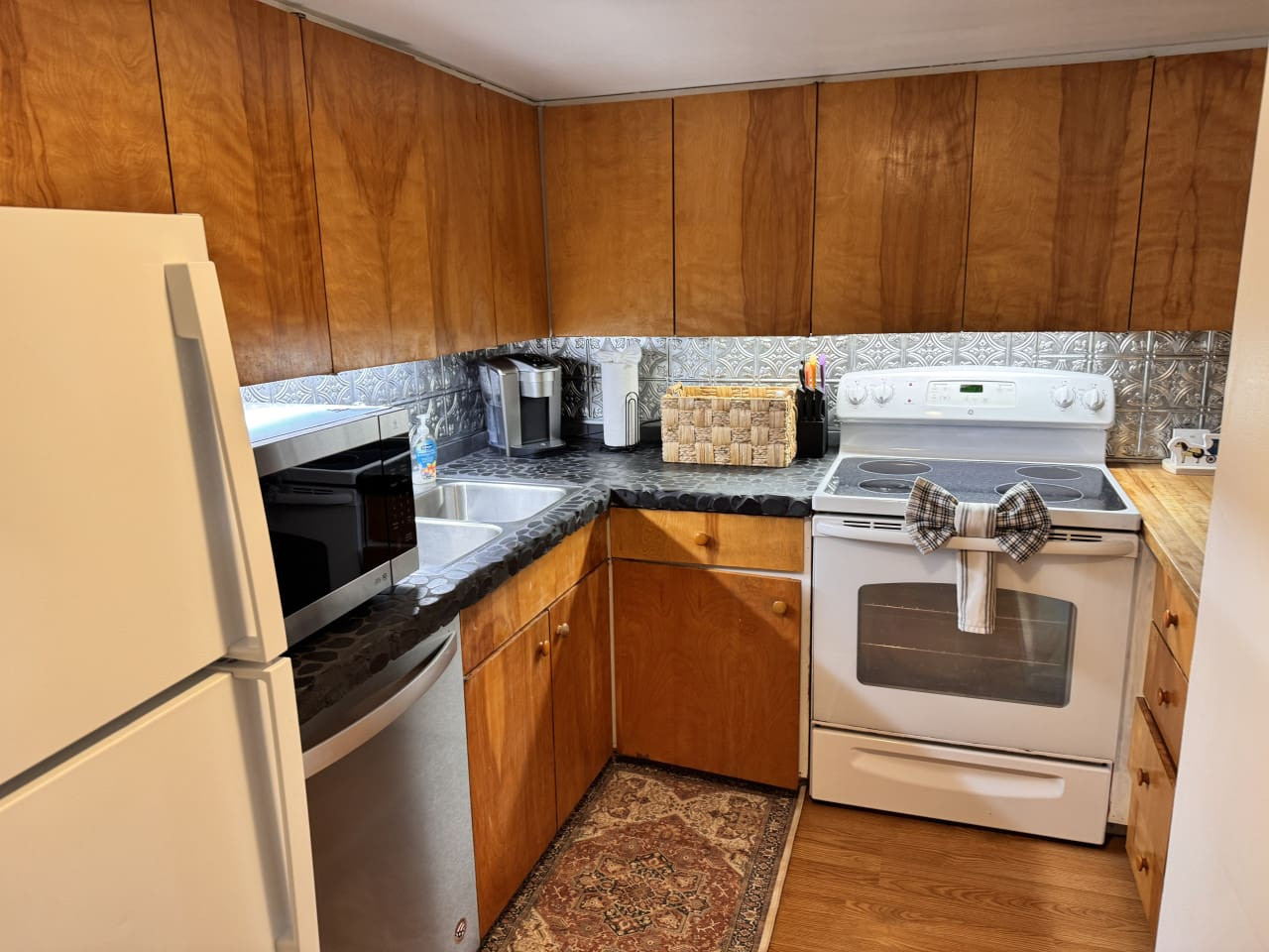 3BR Townhouse | Sleeps 8 | King Ensuite Master