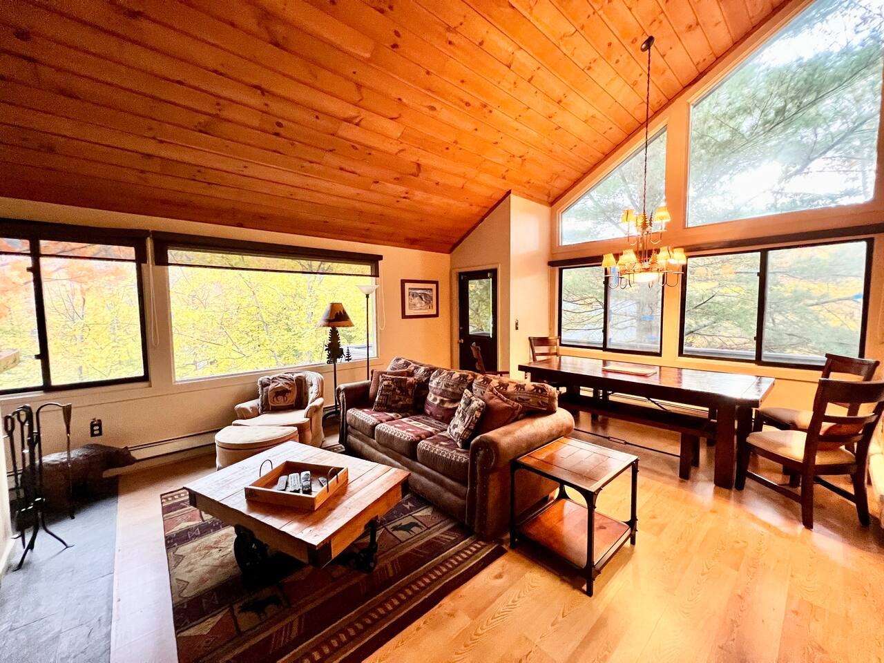 3BR Townhouse | Sleeps 7 | Private Deck | Loon Mtn