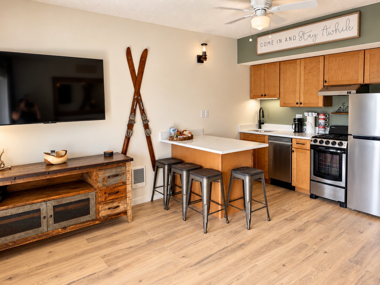Renovated 1BR | Mountain Views | Pool & Hot Tub