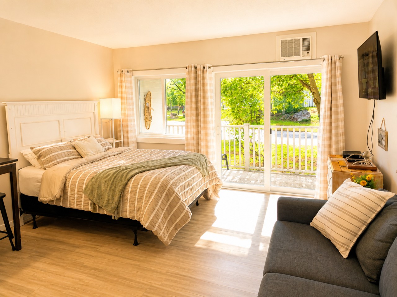 Studio Condo | Balcony | Pool & Hot Tub