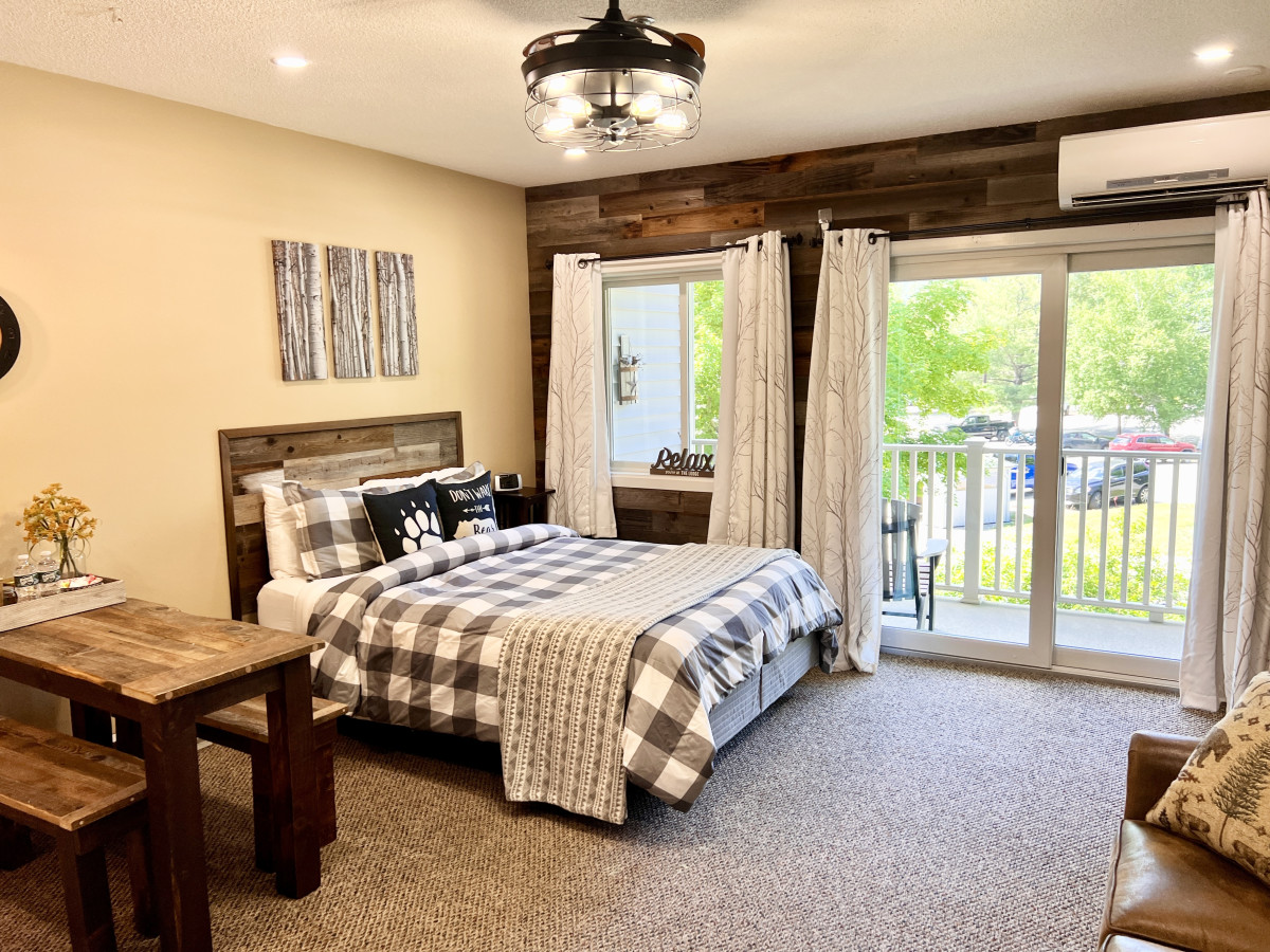 Studio | Reclaimed Wood | Balcony