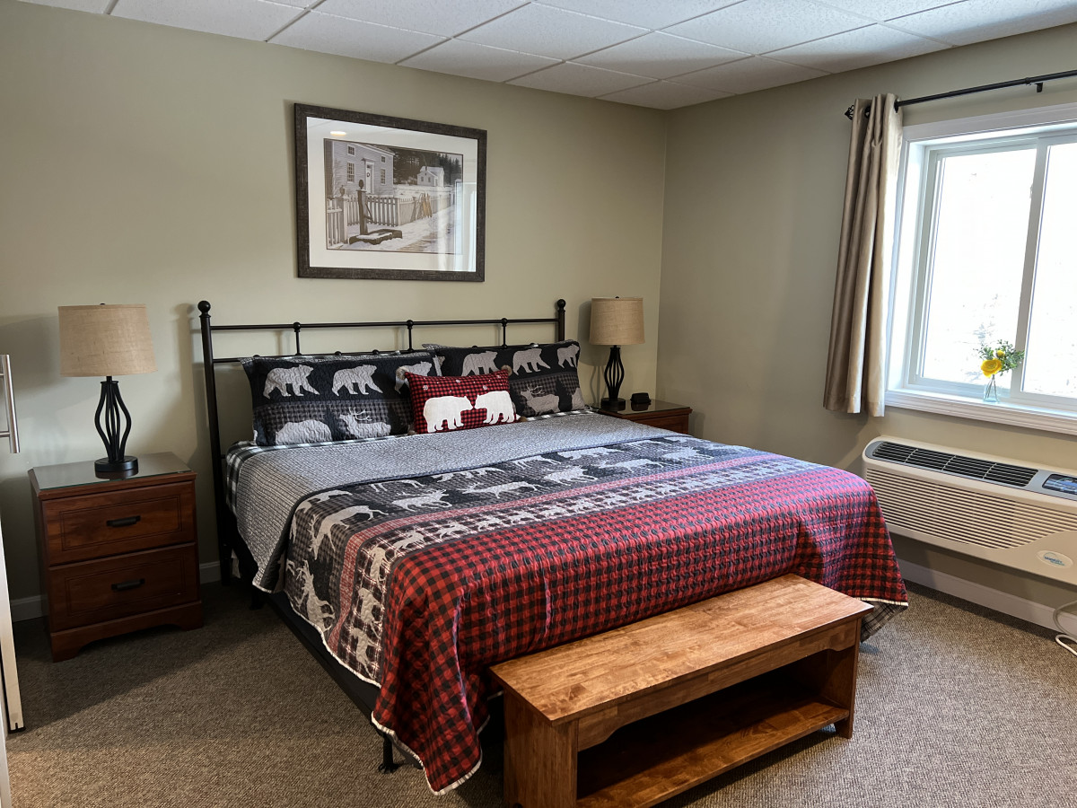 King Room | River & Mountain View | Pool & Hot Tub