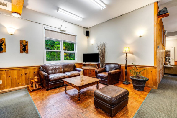 Rare Muskoka Chalet Suite - A1