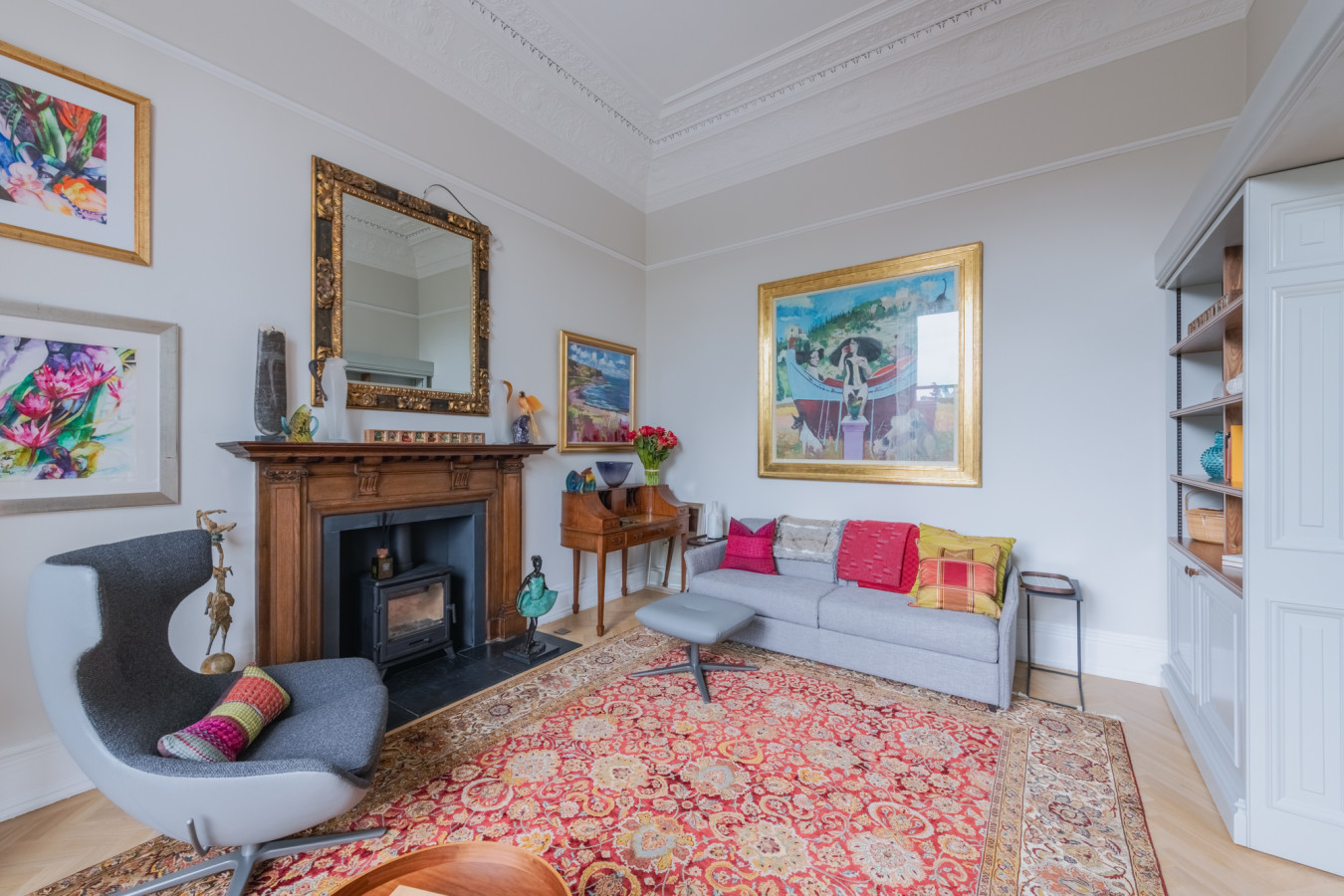 Luxury West End flat with stunning bay window views in 9/1 Eglinton Crescent, Edinburgh EH12, UK - Property image 3 - VivreStays