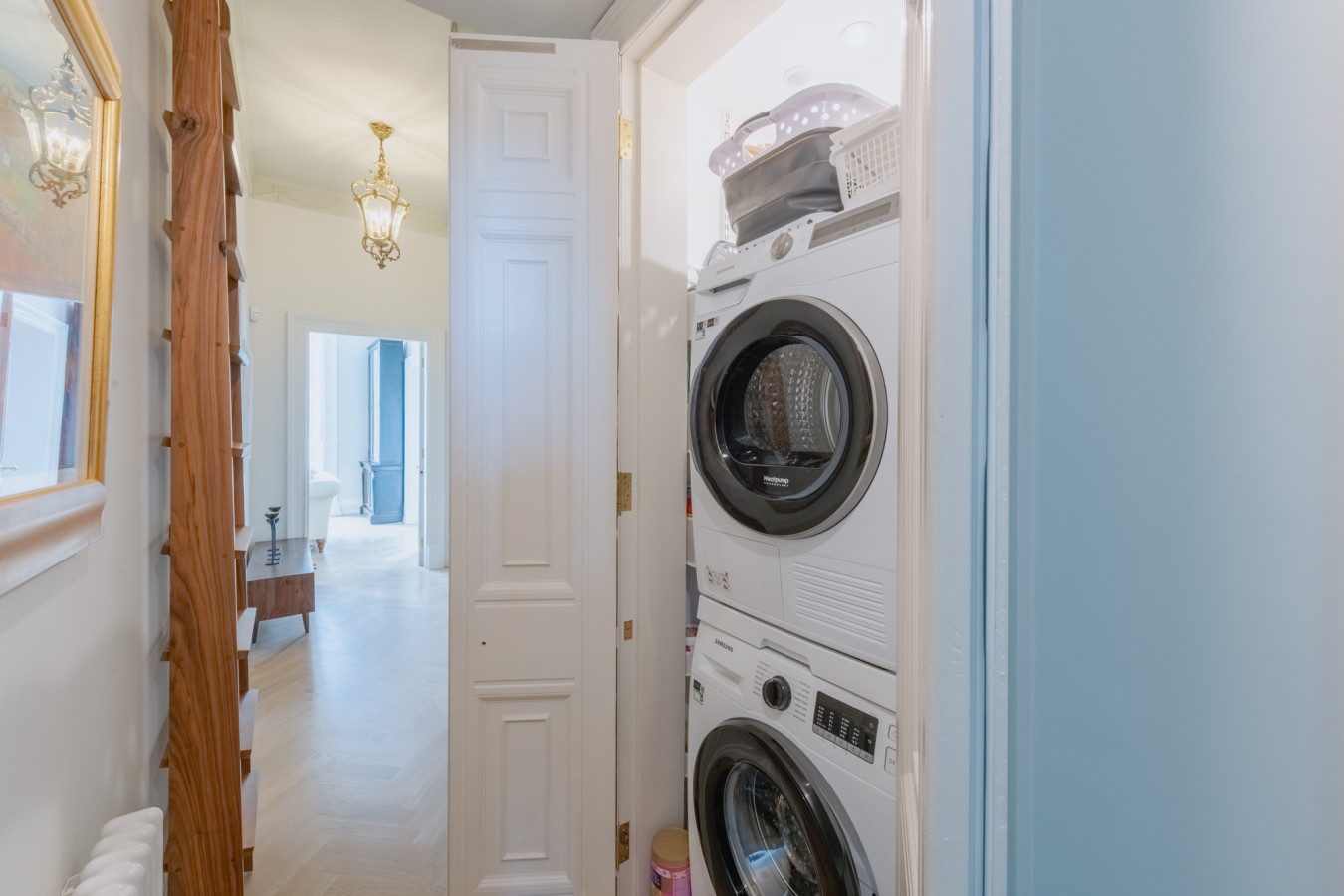 Luxury West End flat with stunning bay window views in 9/1 Eglinton Crescent, Edinburgh EH12, UK - Property image 18 - VivreStays