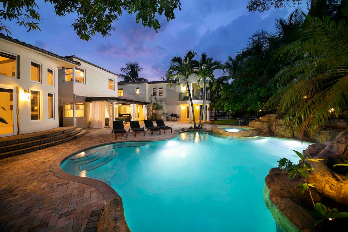 Massive Villa, Movie theater, Pool, & Jacuzzi ! - 2