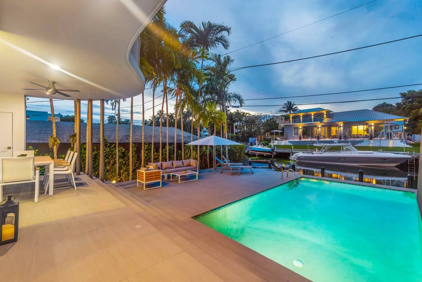 Modern waterfront Villa w/ Pool and Gym, Sleeps 8. - 3