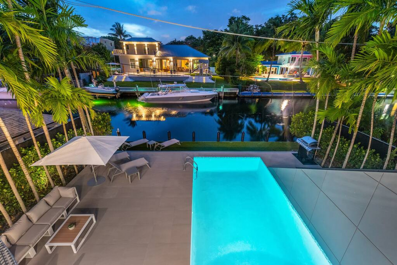 Modern waterfront Villa w/ Pool and Gym, Sleeps 8. - 2
