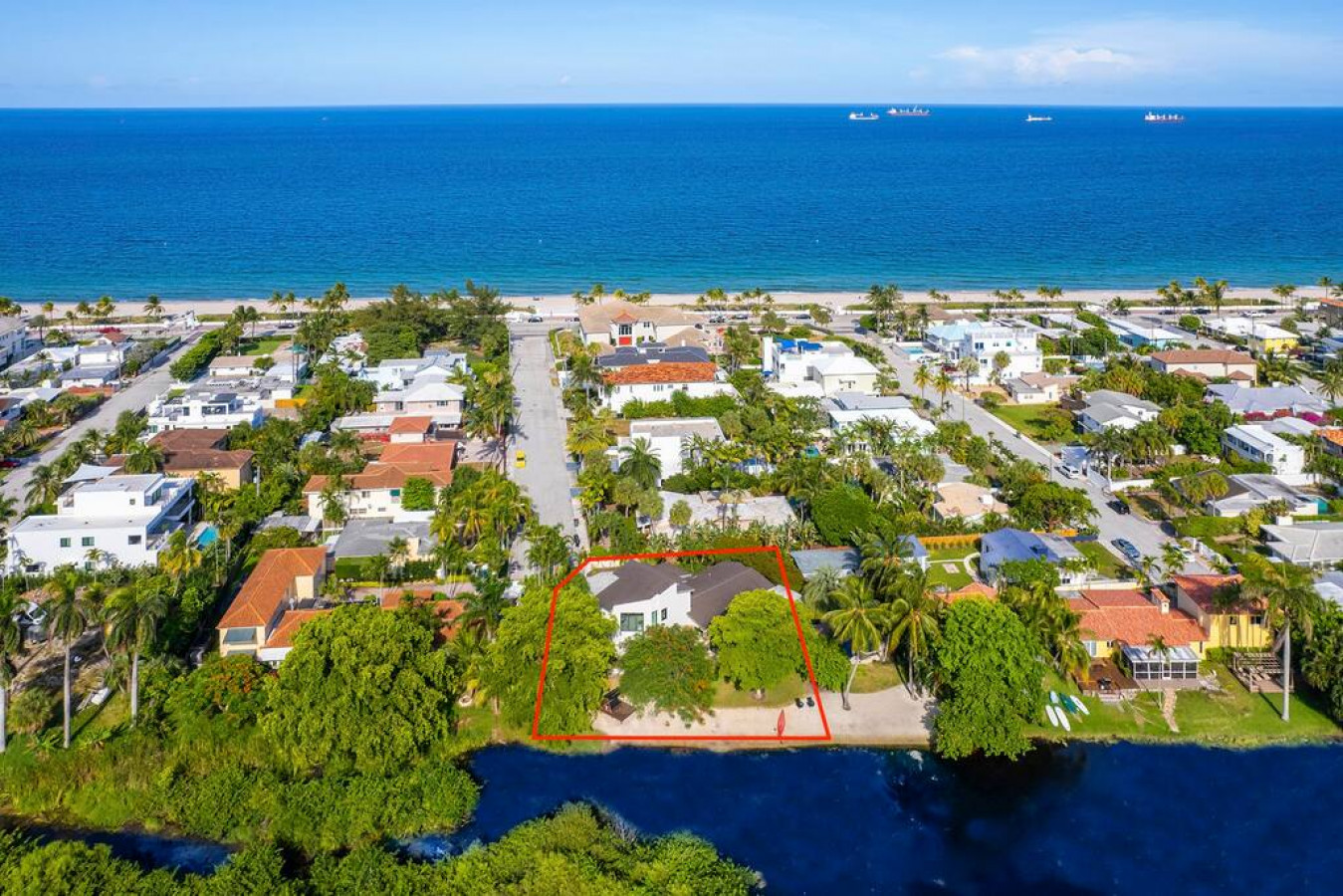 Lux Villa with pool on the water / Beach Access! - 2