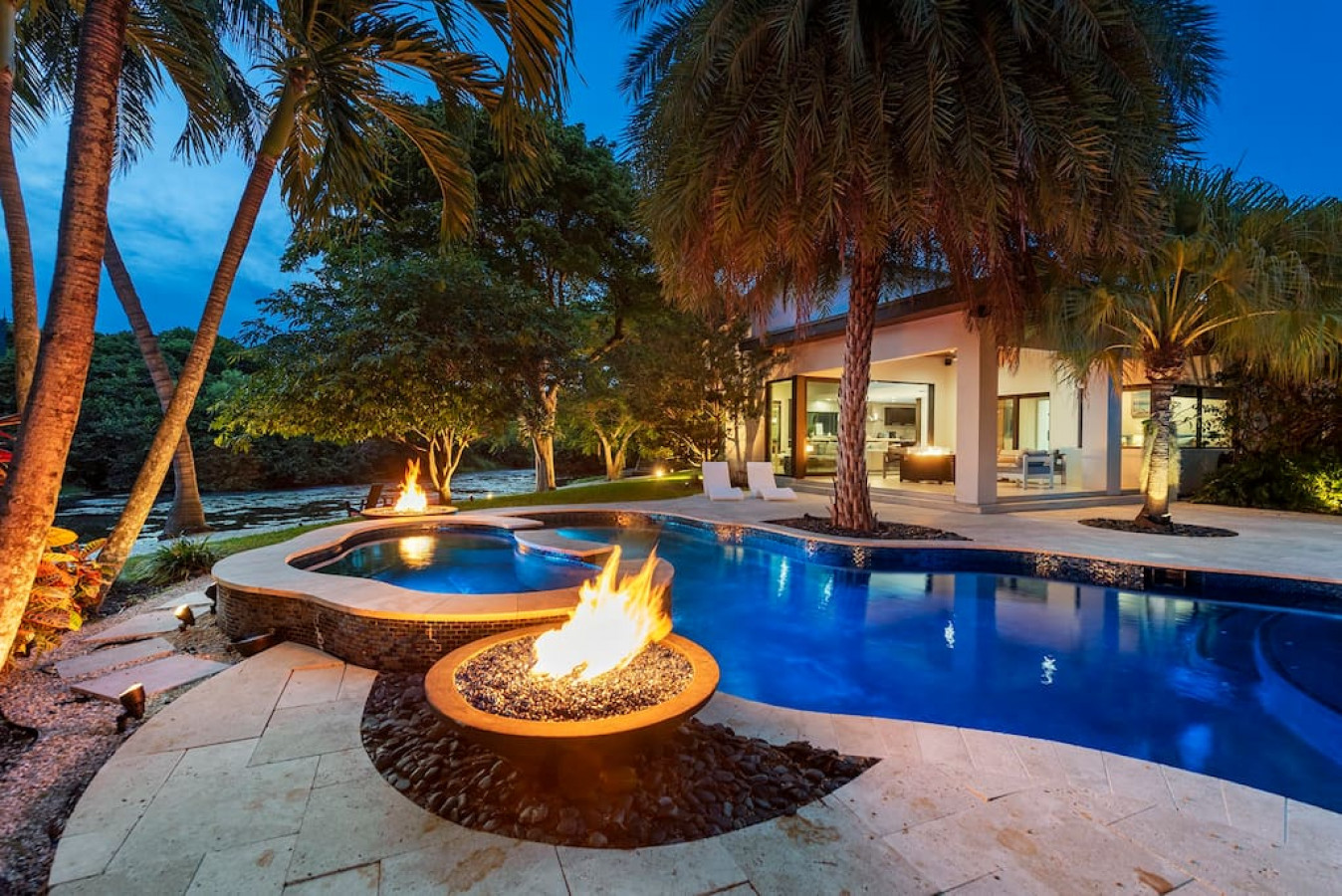 Lux Villa with pool on the water / Beach Access!