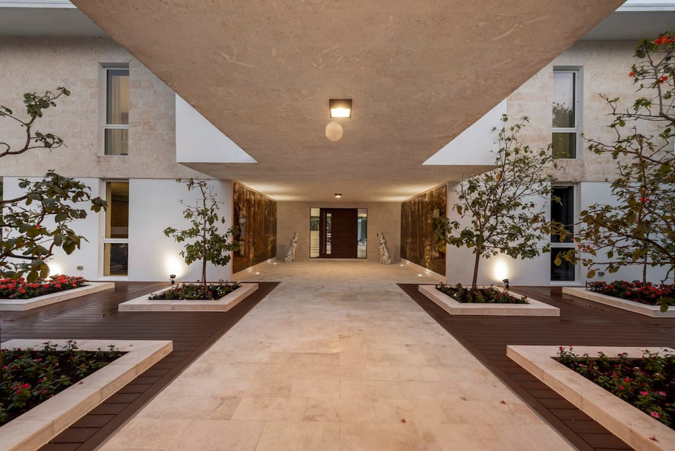 New Modern Estate, Pool / Jacuzzi / GYM / Media Room - 3
