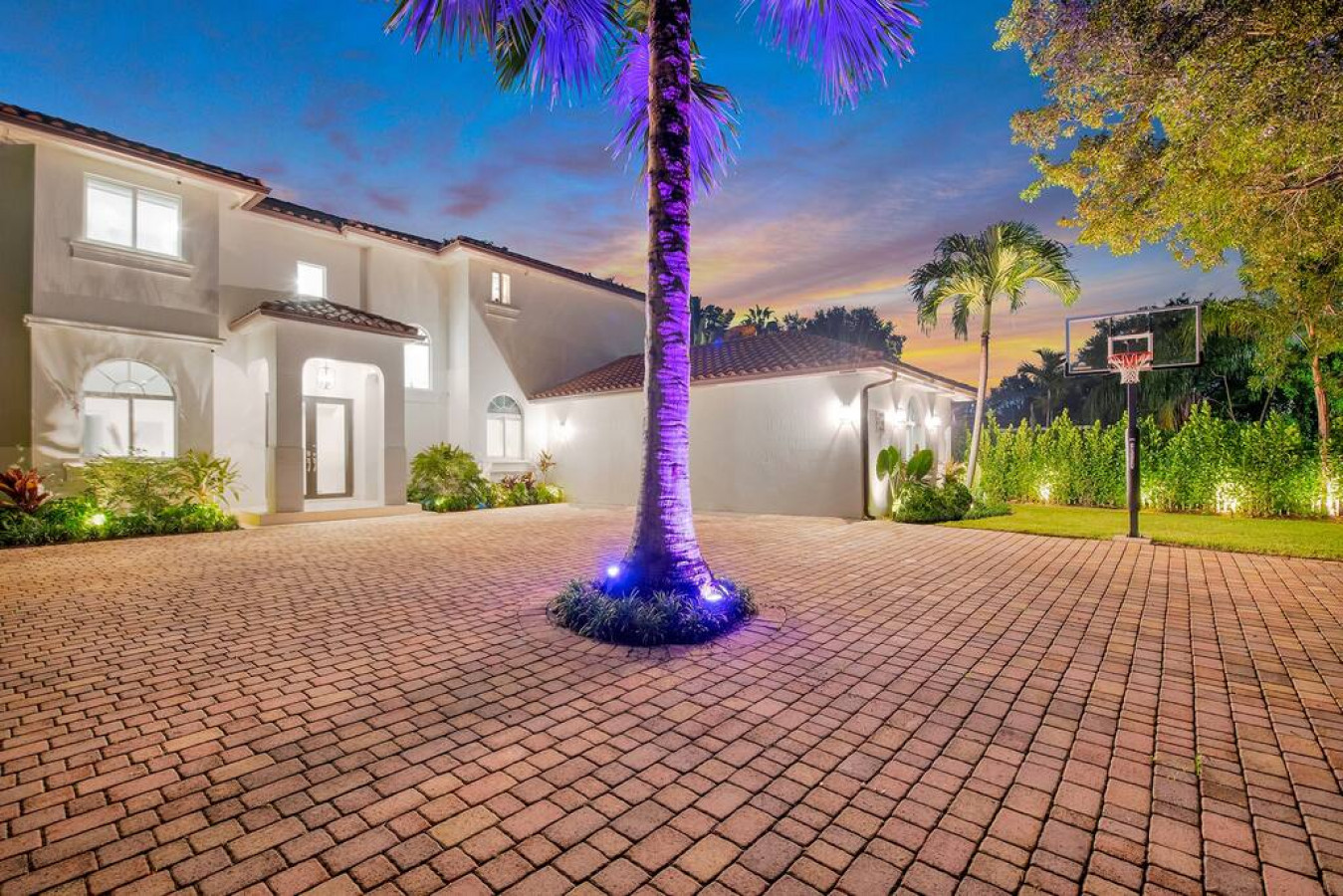 New Lux Modern w/ Pool, Jacuzzi, Billiards, B-ball - 5