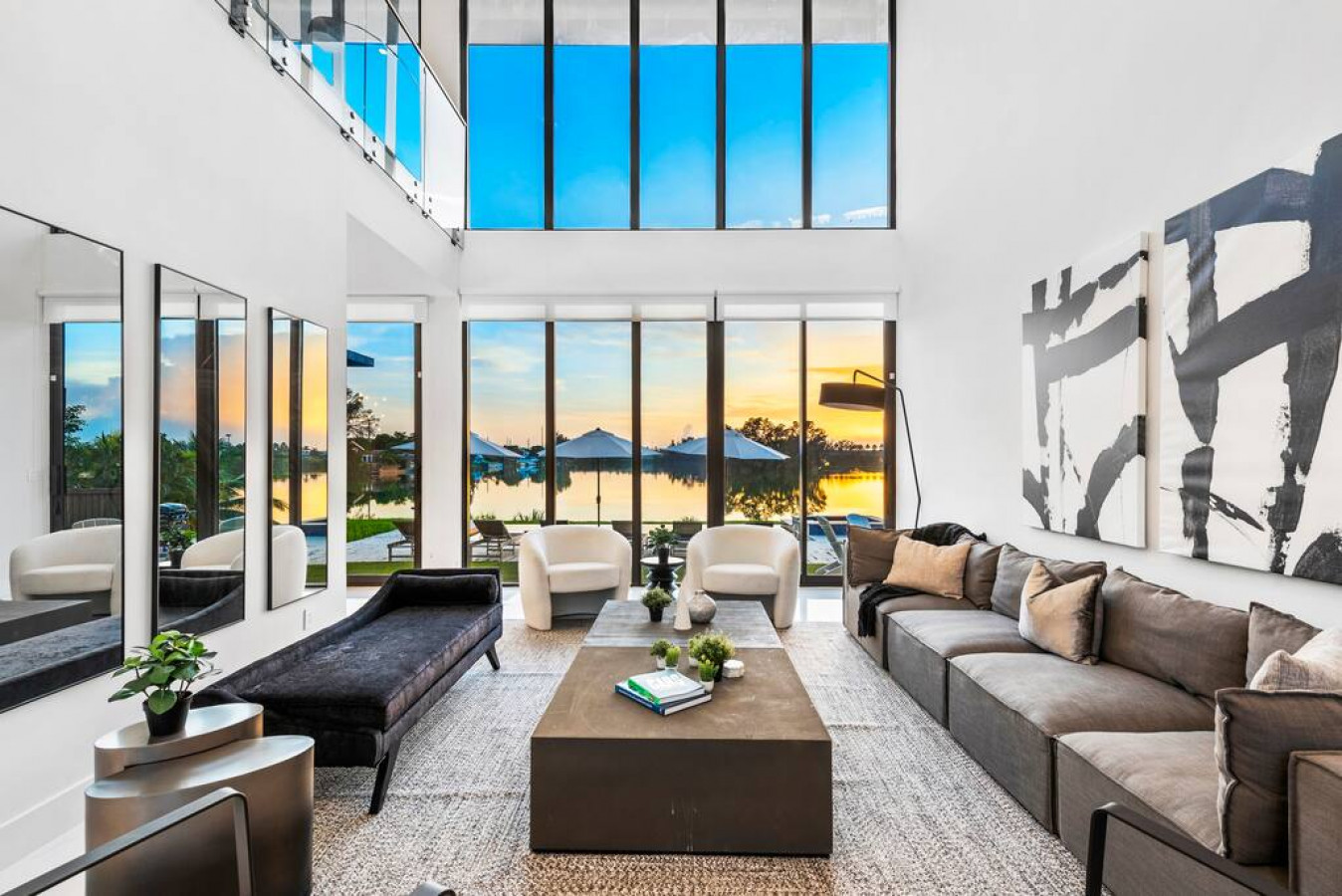 Modern Lakefront Villa w/ Pool, Jacuzzi and Gym - 2