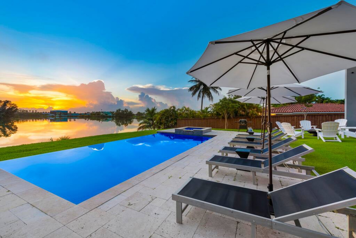 Modern Lakefront Villa w/ Pool, Jacuzzi and Gym - 3