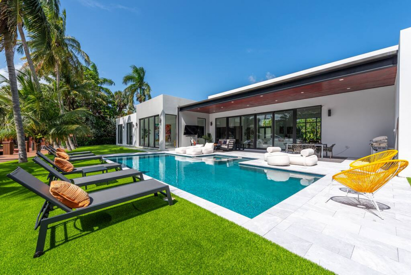 NEW Waterfront Villa w/ Pool/Jacuzzi/Billard - 2