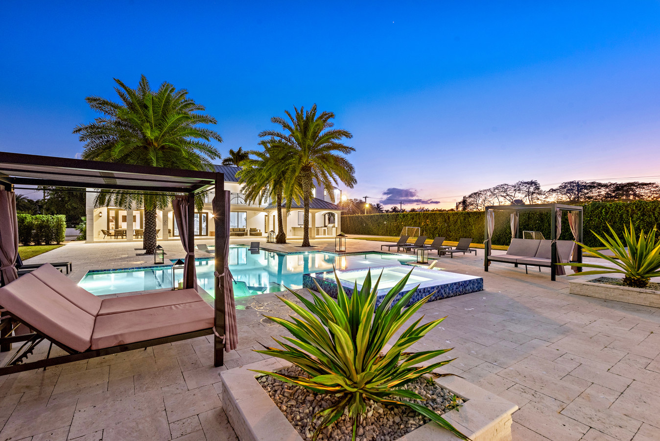 7BR Villa sleeps 12 / Pool, Jacuzzi, Pickleball - 3
