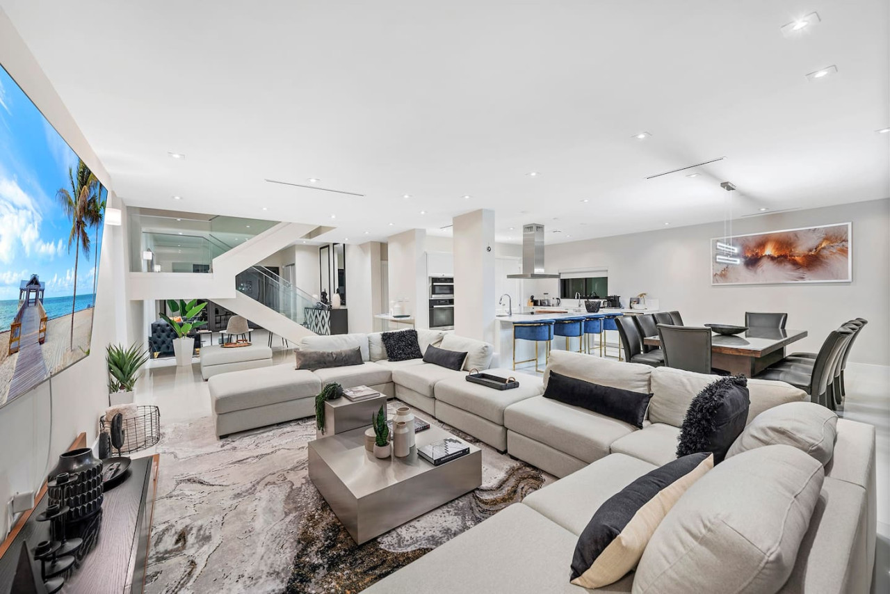Waterfront Villa / Heated Pool, Gameroom, Sleeps12 - 3