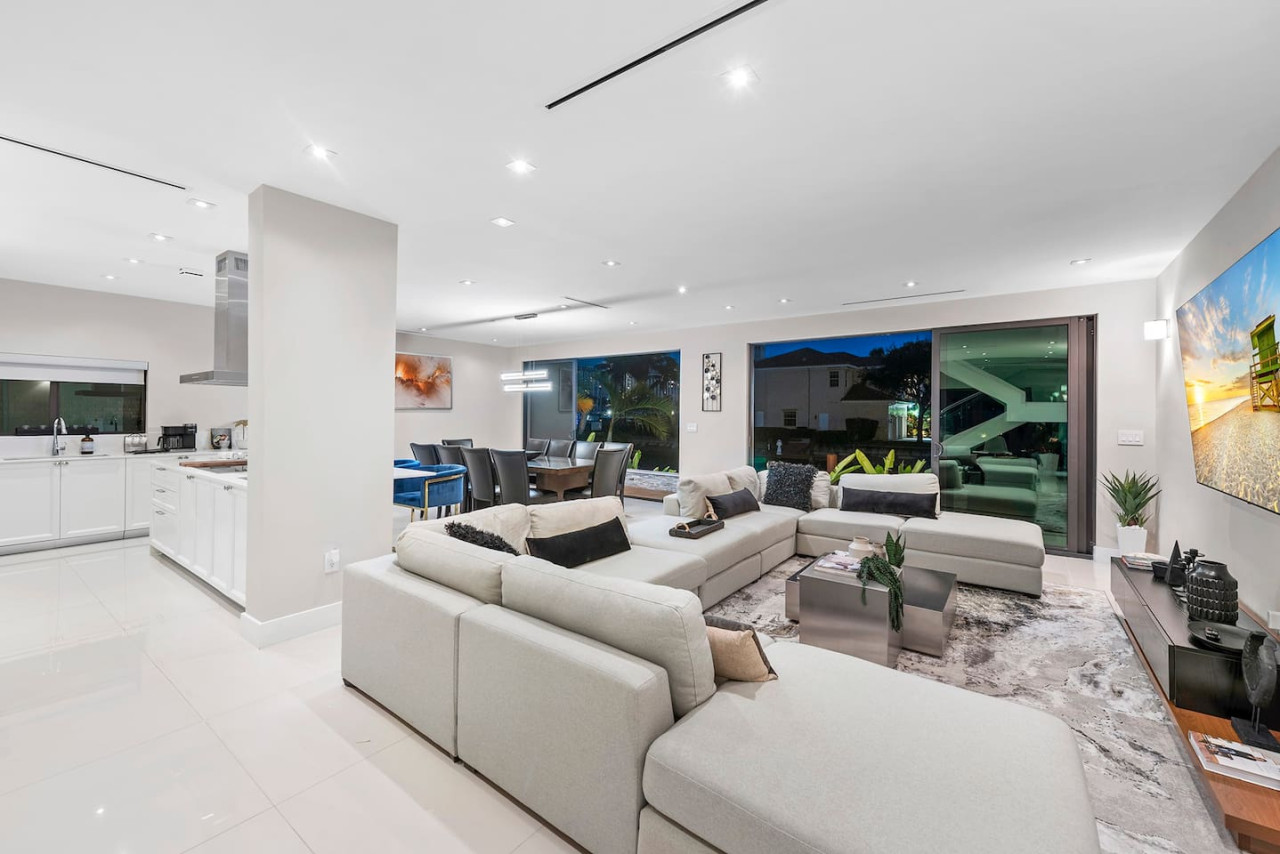 Waterfront Villa / Heated Pool, Gameroom, Sleeps12 - 4