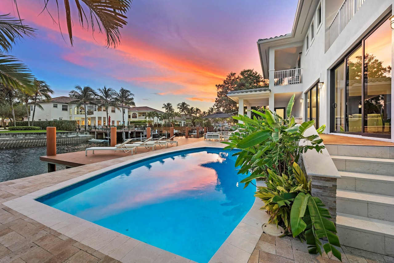 Waterfront Villa / Heated Pool, Gameroom, Sleeps12 - 2