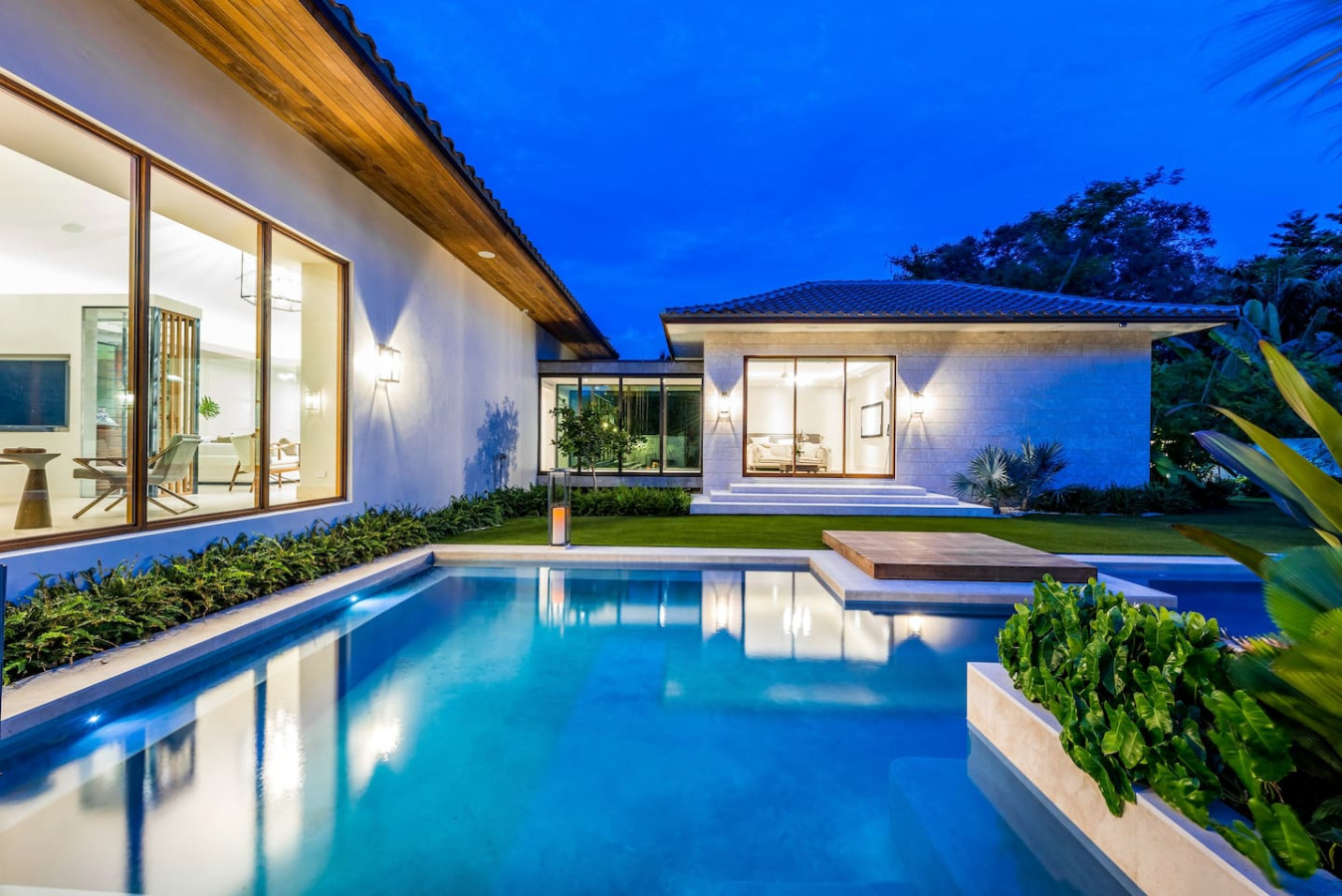 DreamVilla / Pool! Brand New Modern Construction! - 3
