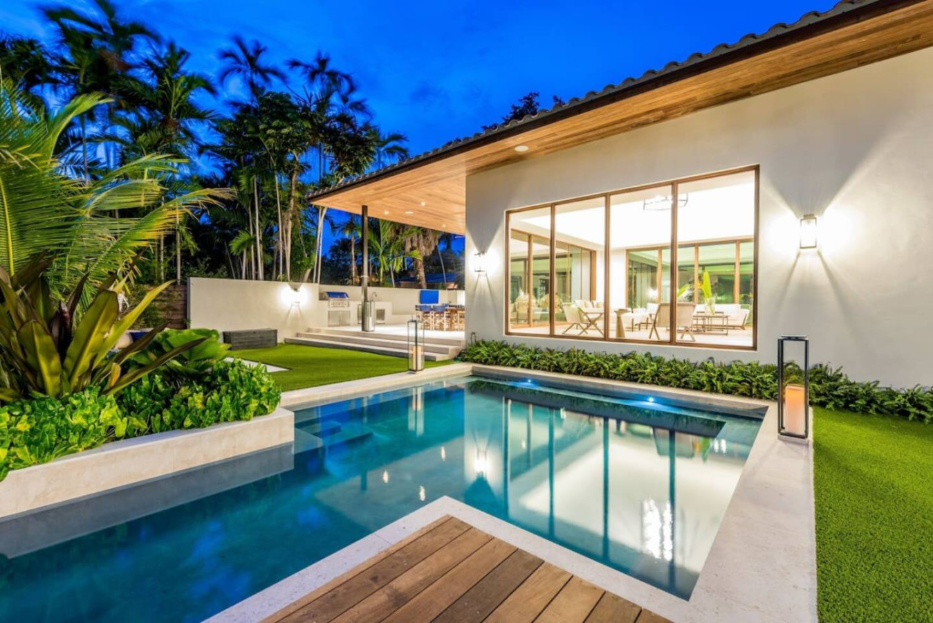 DreamVilla / Pool! Brand New Modern Construction!