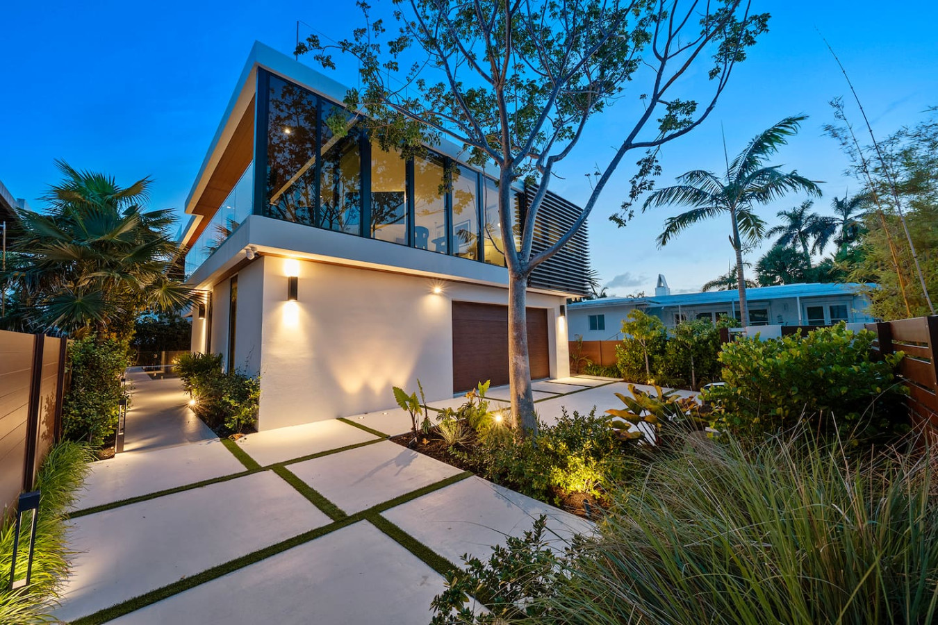 Modern Beach Villa w/ Rooftop Jacuzzi & Pool - 2
