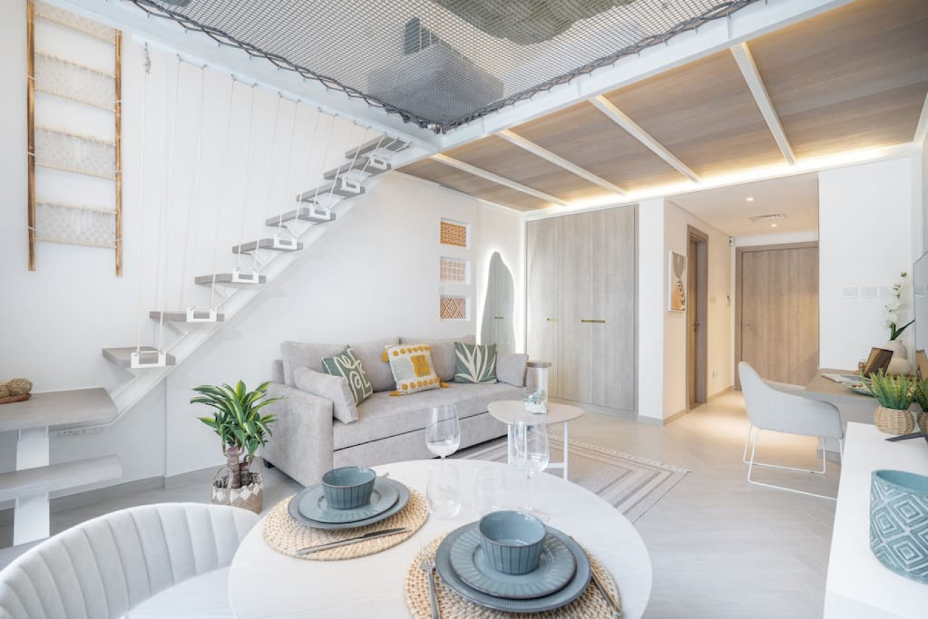 Relax & Recharge Studio Loft with hanging net