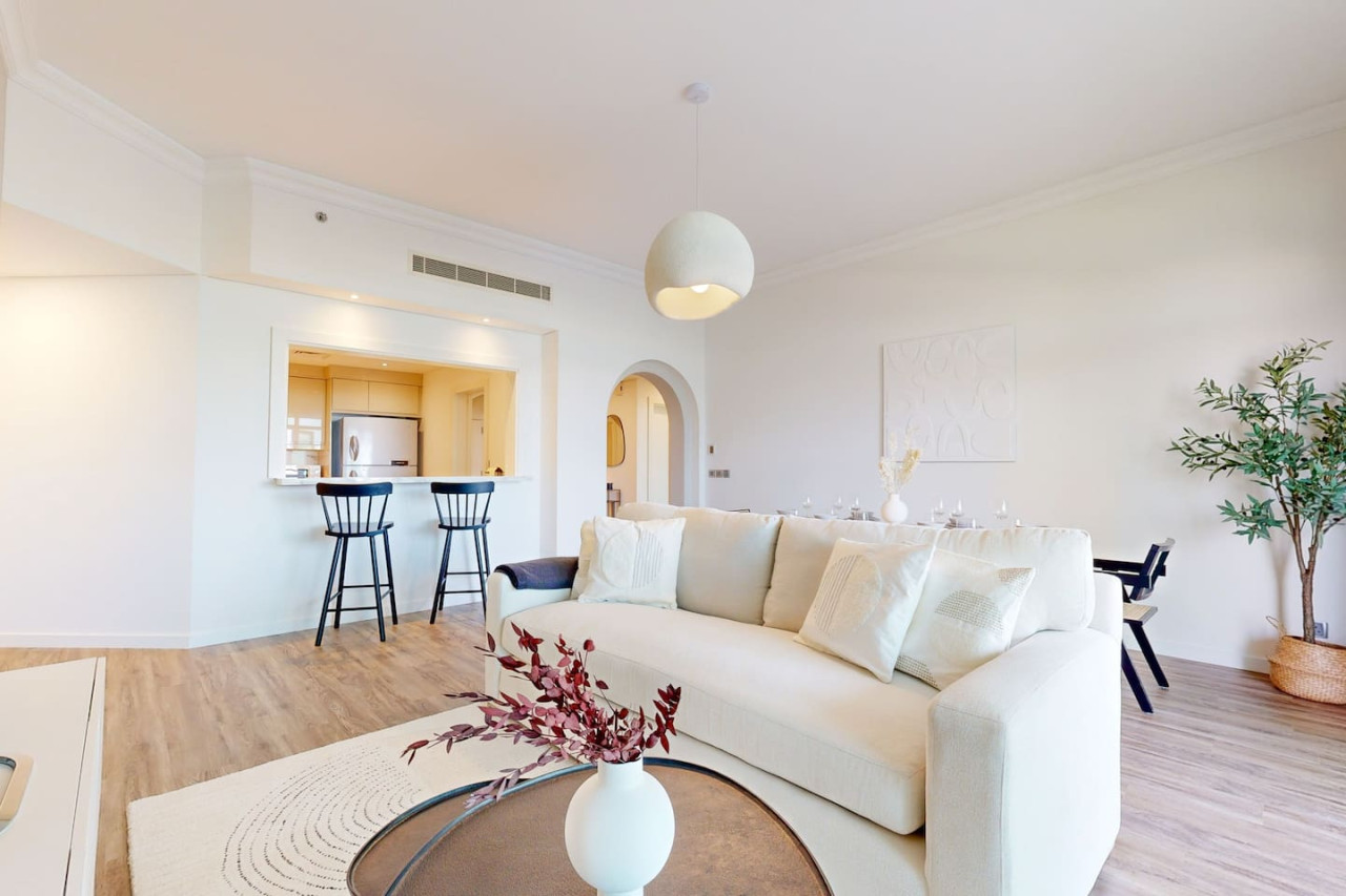 Luxury Living w private beach and Burj AlArab view