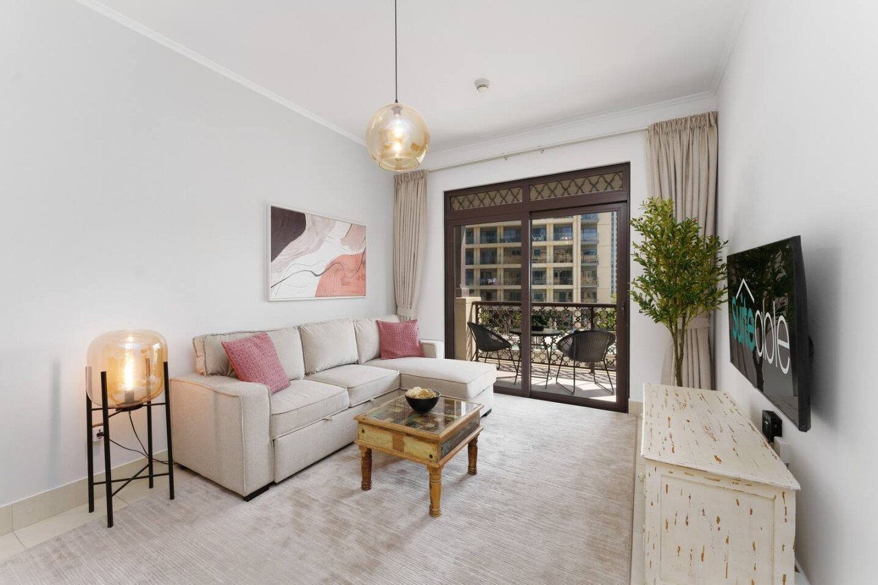 Green living chic 1 bedroom apartment