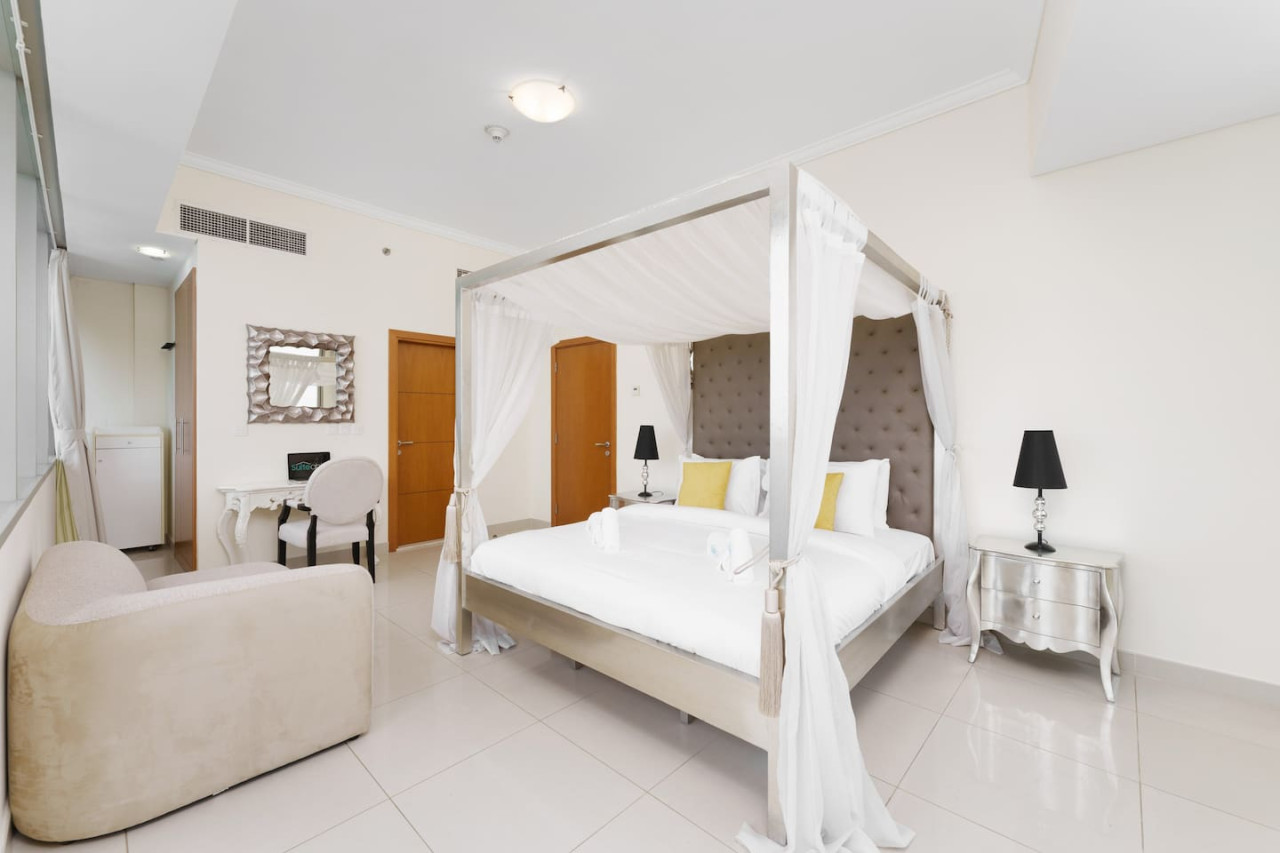 Heavenly spacious 2 bedroom with stunning view