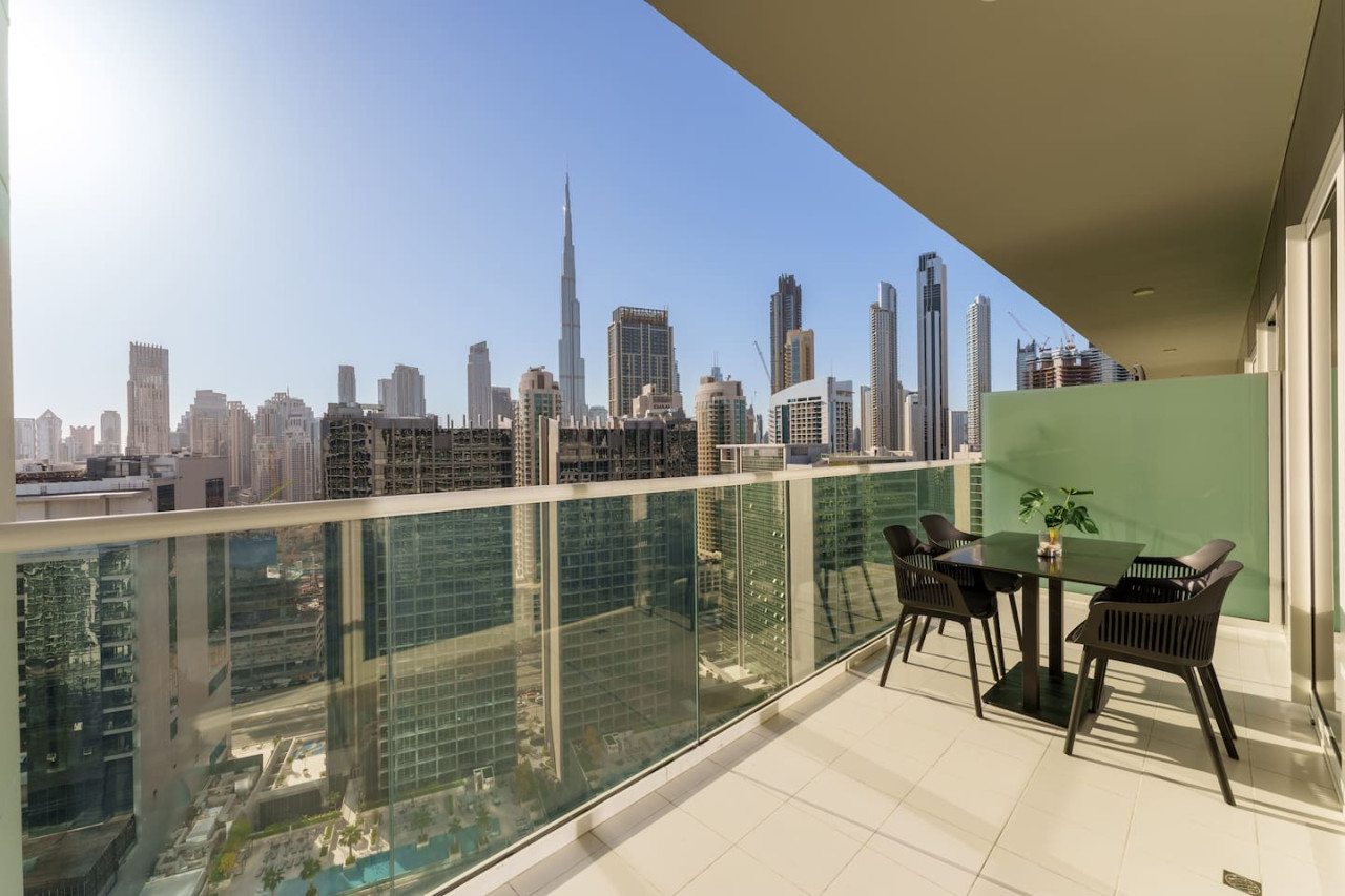 Contemporary Apartment with Burj Khalifa View