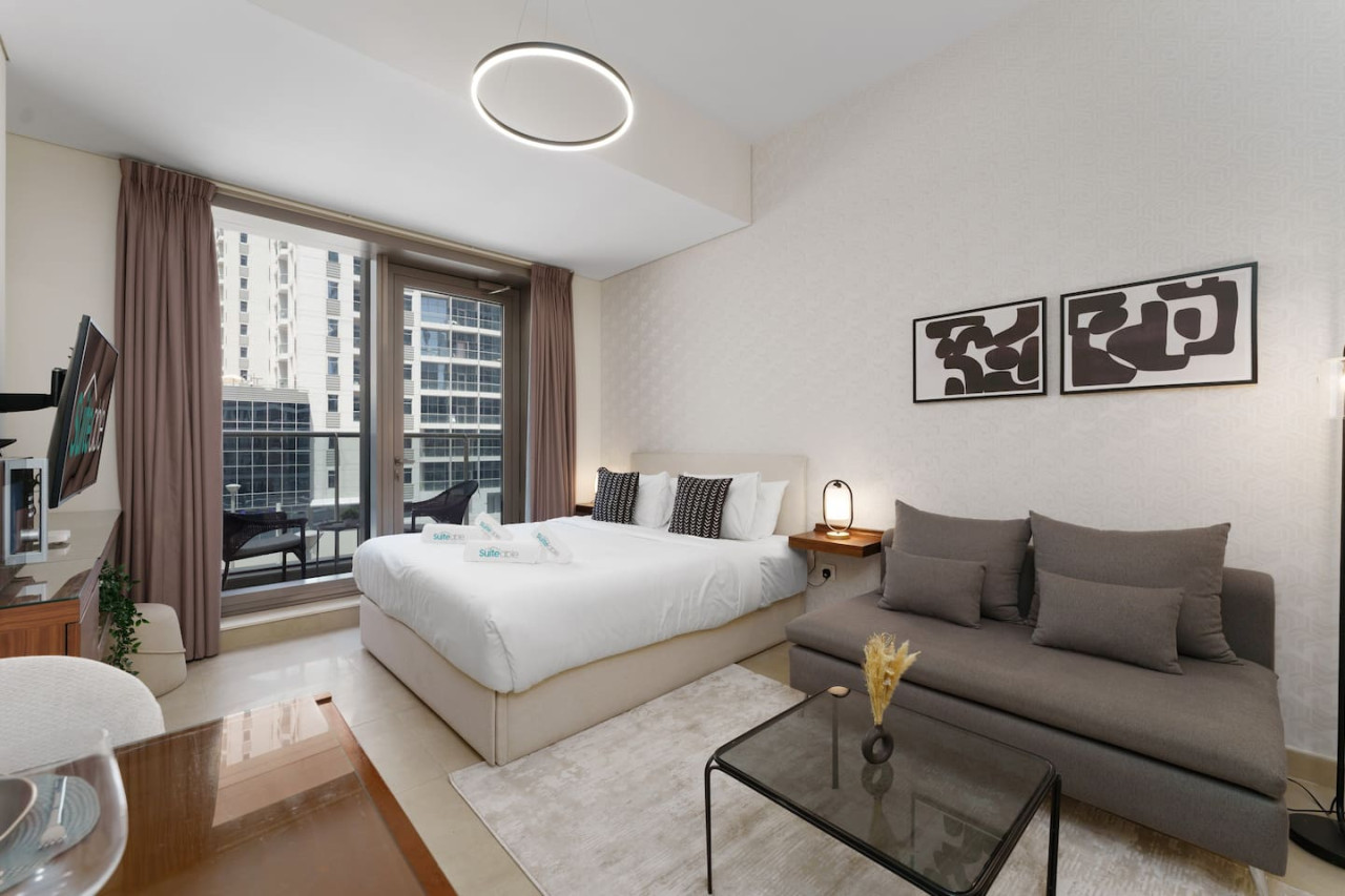 Dazzling studio in Sparkle Tower JBR by Suiteable