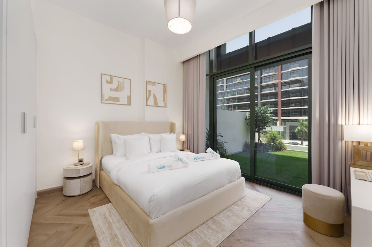 Chic 1BR Apartment in Azizi Riviera, Meydan