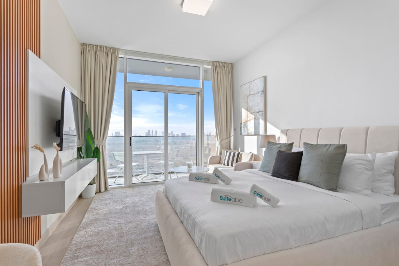 Bloom Towers Gem: Elegant Studio - A Must-See!