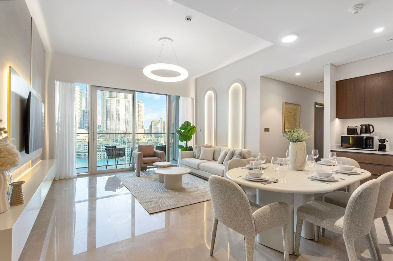 Elegant Retreat with Stunning Burj Khalifa Views