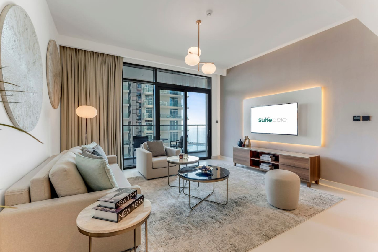 Coastal Chic 1 Bedroom Apartment w private beach