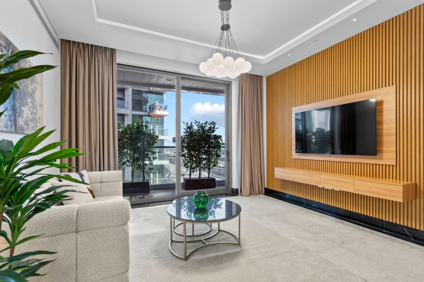 Lush Living w jacuzzi and Burj Khalifa view