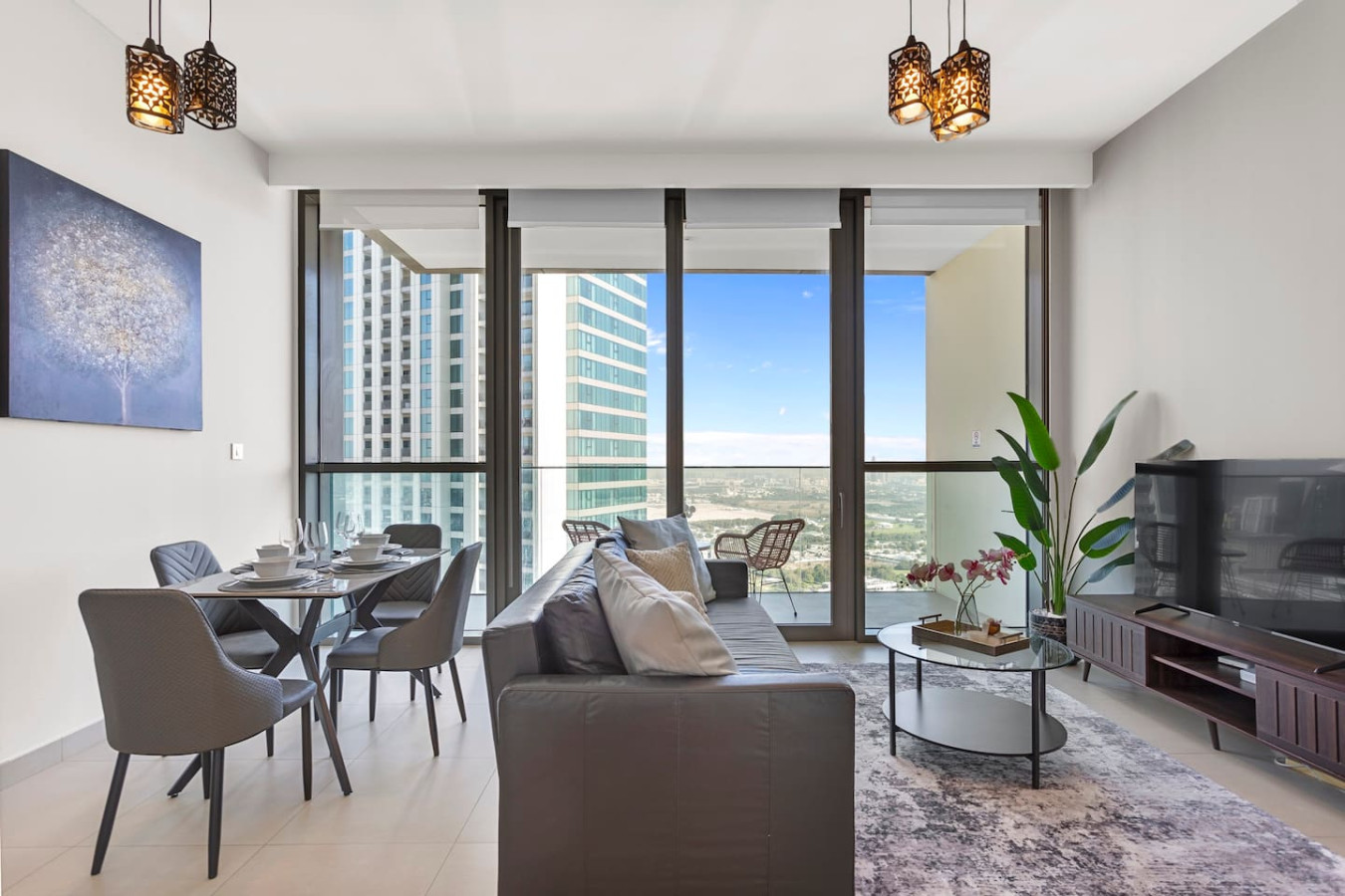 Luxury 1 Bedroom in the Heart of Famous Downtown