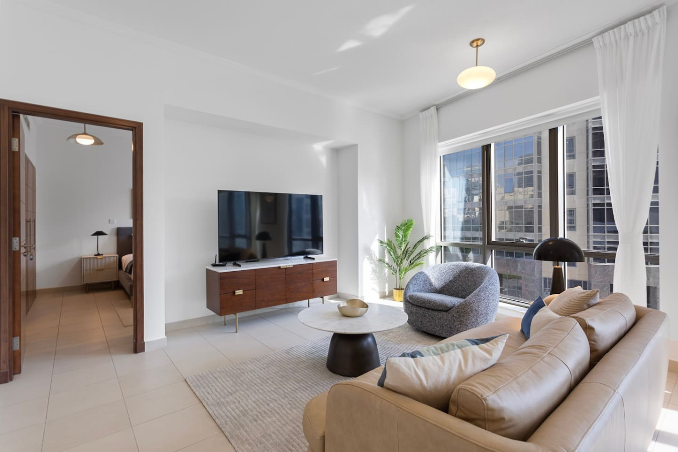 Exquisite and Capacious 1BR in South Ridge 3